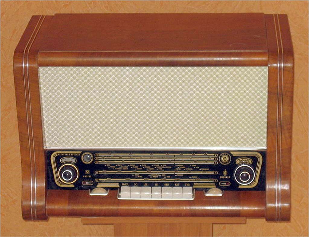 Радиоприемники ссср купить. Радиола Октава 1957. Радиола, радиоприемник Октава. Ламповая радиола Октава. Октава приемник ламповый.