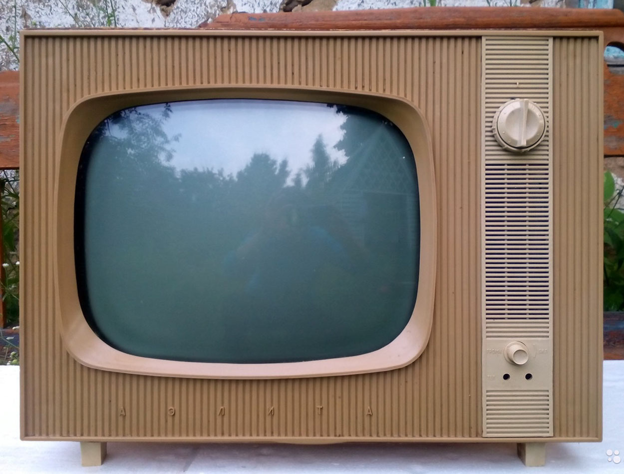Телевизор рекорд черный. Телевизионный приёмник янтарь 1956. Телевизор рекорд 402.