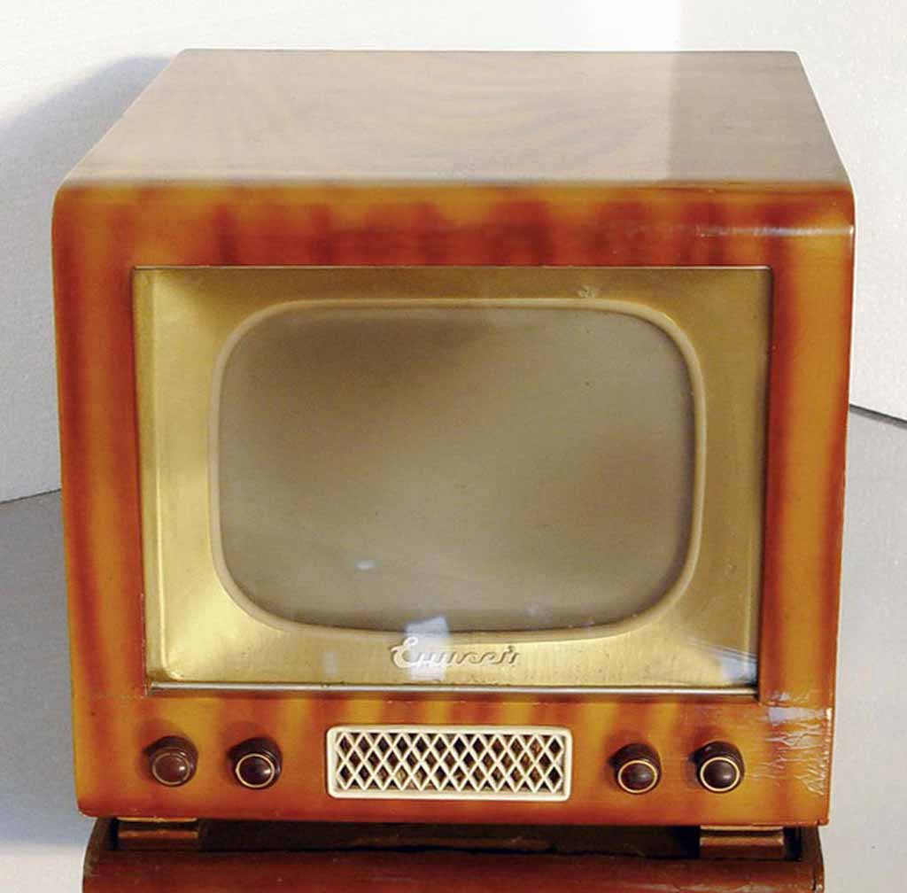 Первые советские телевизоры. Телевизор Енисей 2. Телевизор Енисей ламповый. Телевизор Енисей 1958. Телевизор Енисей 1962.