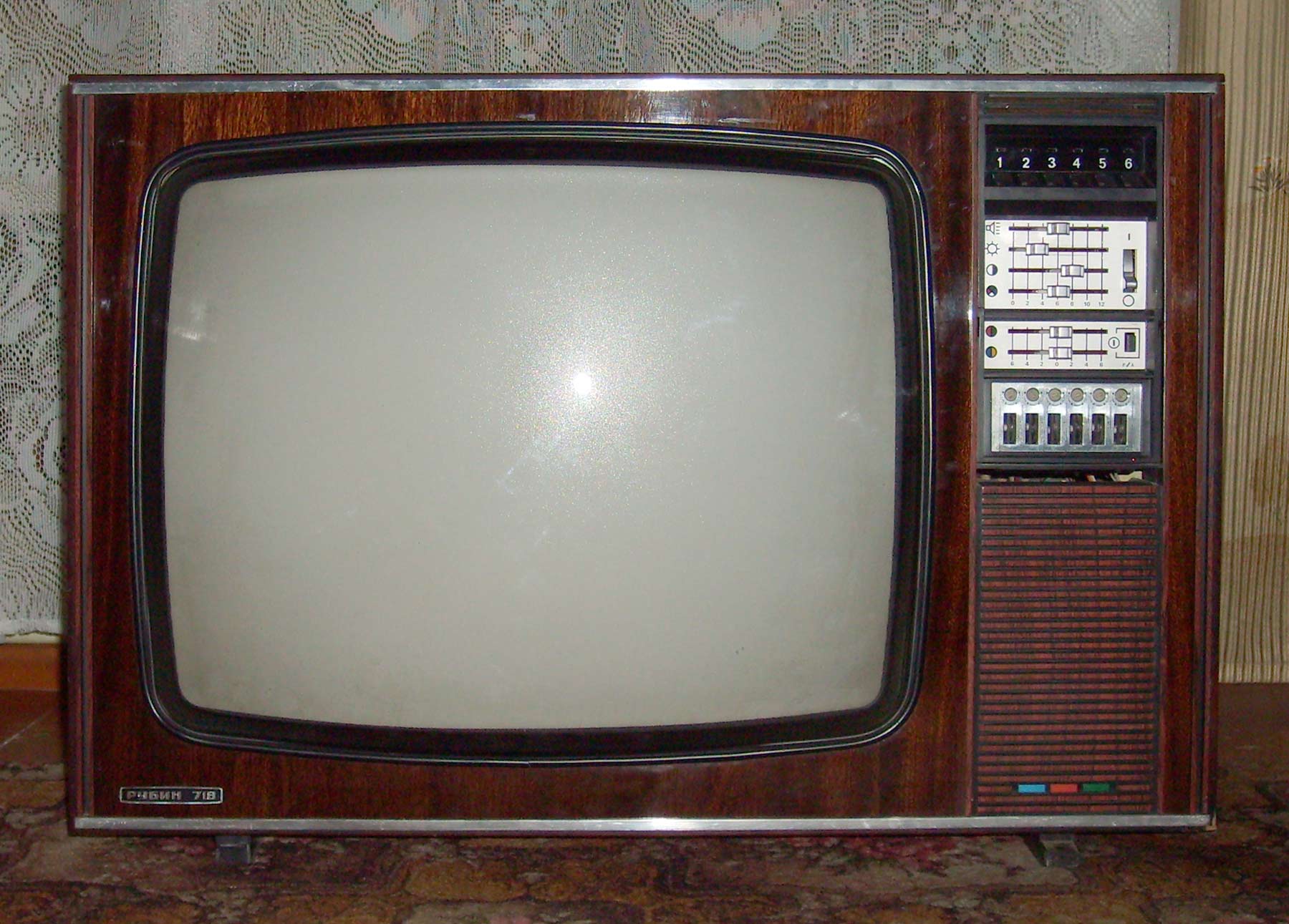 Телевизор советских времен. Телевизор Рубин 718. Цветной телевизор «Рубин 401». Рубин 106 телевизор. Телевизор Рубин-205м.